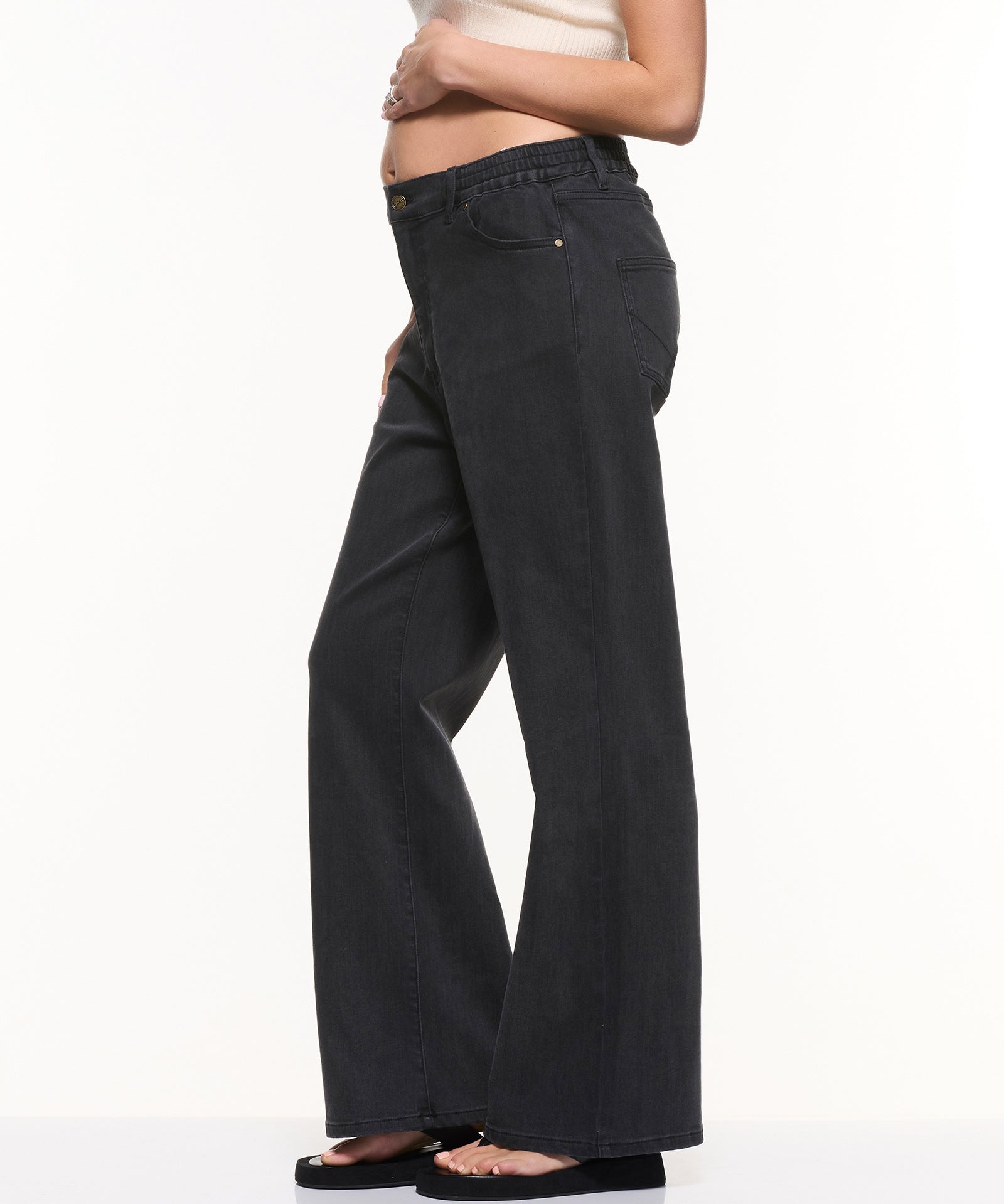 Relaxed Wide Leg Jeans