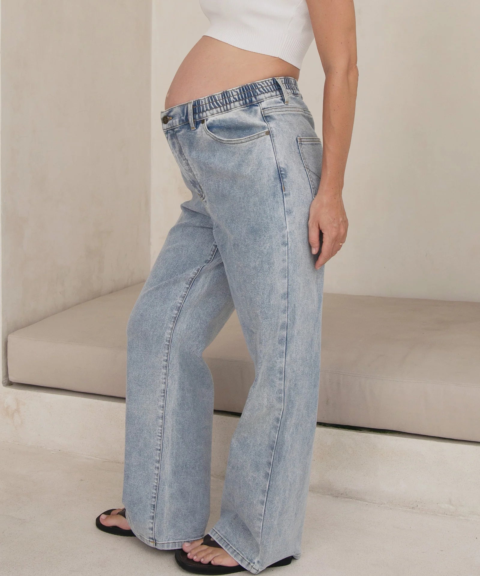 Relaxed Wide Leg Jeans
